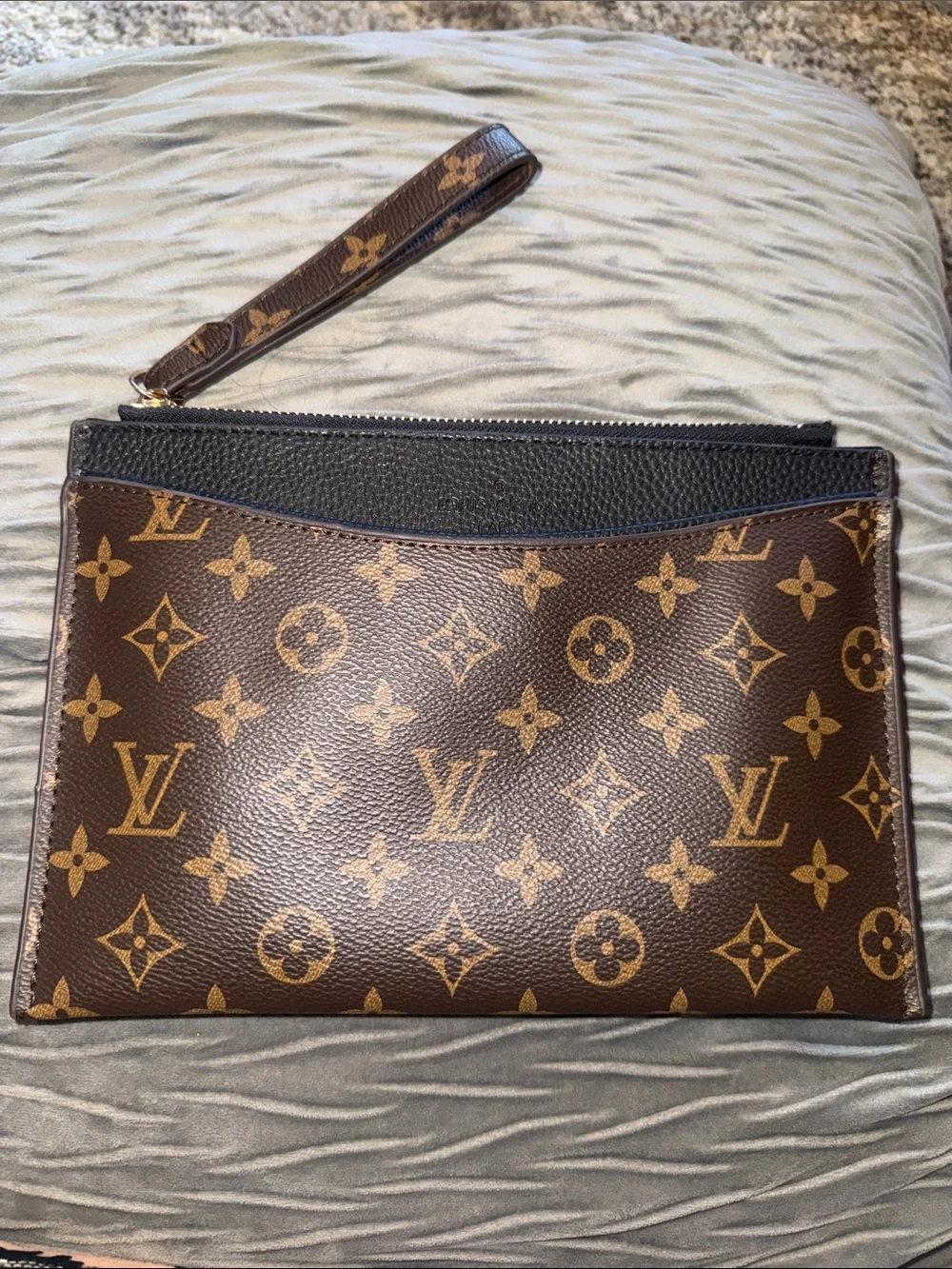 Luxury Designer Louis Vuitton Brown Monogram Canvas Wristlet Daily Pouch Black